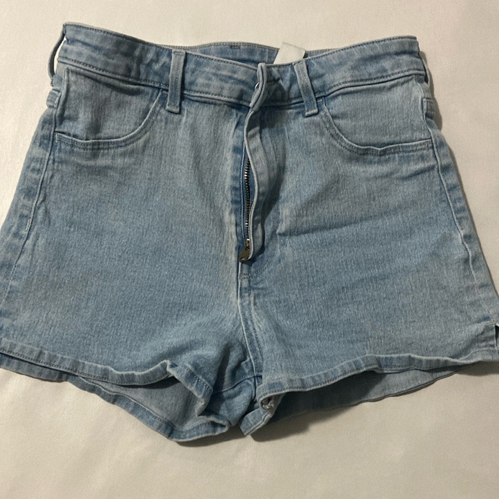 H&M light wash shorts